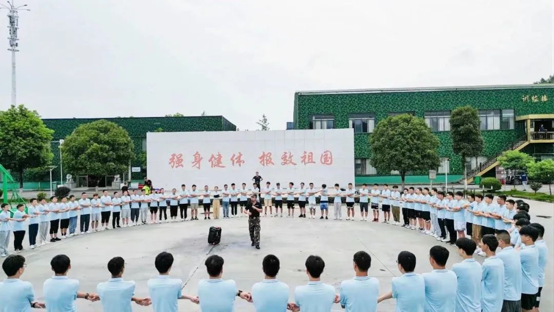 【星辰大海 共至宏大】燃！无惧“烤”验--宏大“雏鹰”户外拓展记