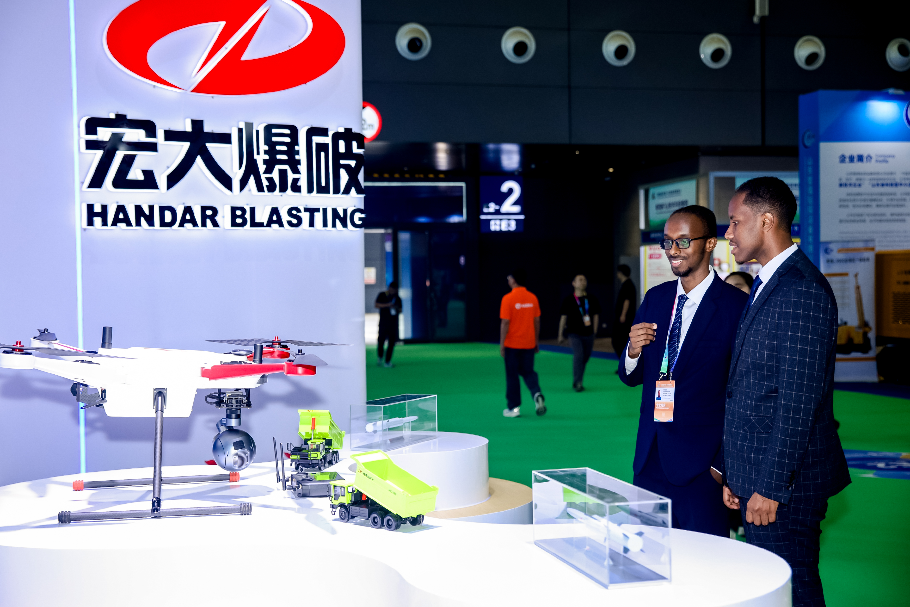 借势第四届中非经贸博览会 | 非洲多国政商到访宏大爆破共拓矿业合作新蓝图