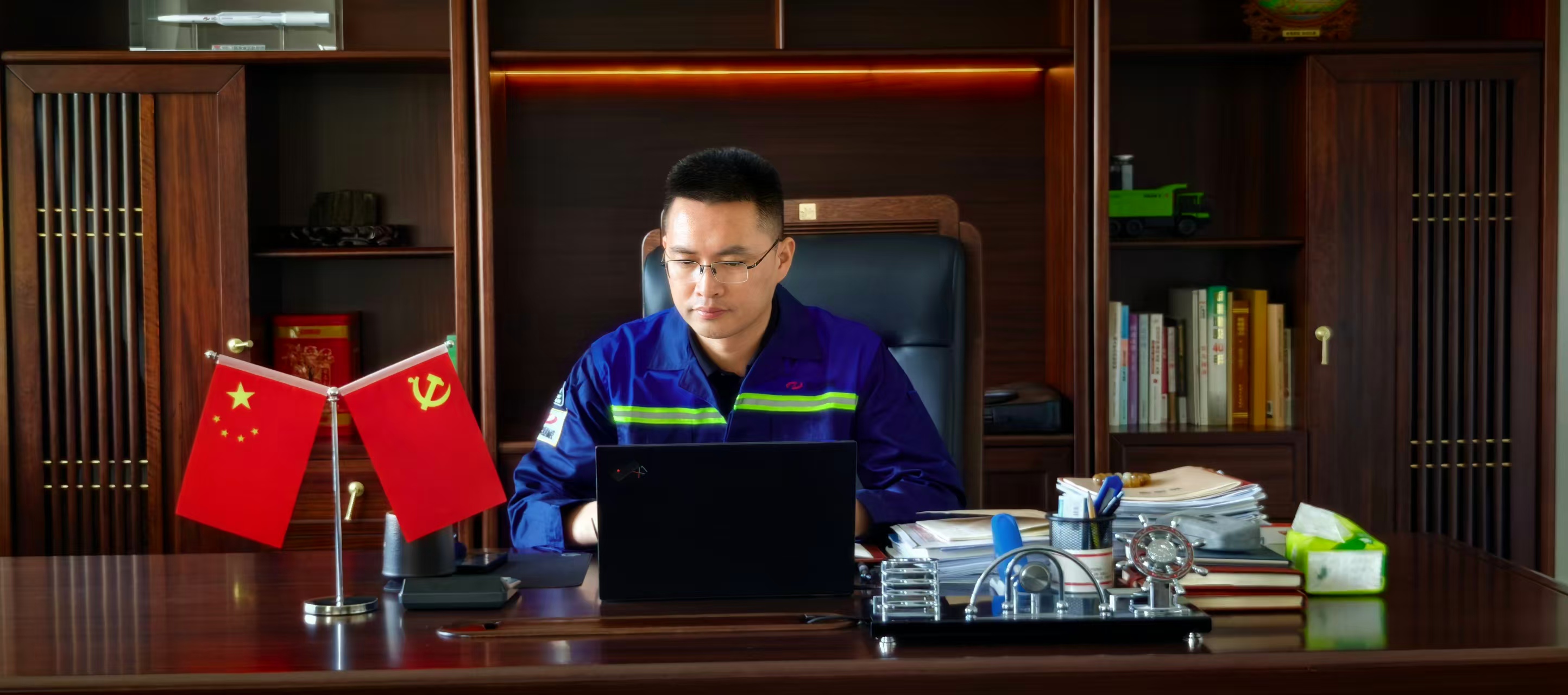 坚守初心担使命 扎根一线铸忠诚 | 新疆区域唐洪佩荣获广东环保集团“优秀共产党员”称号